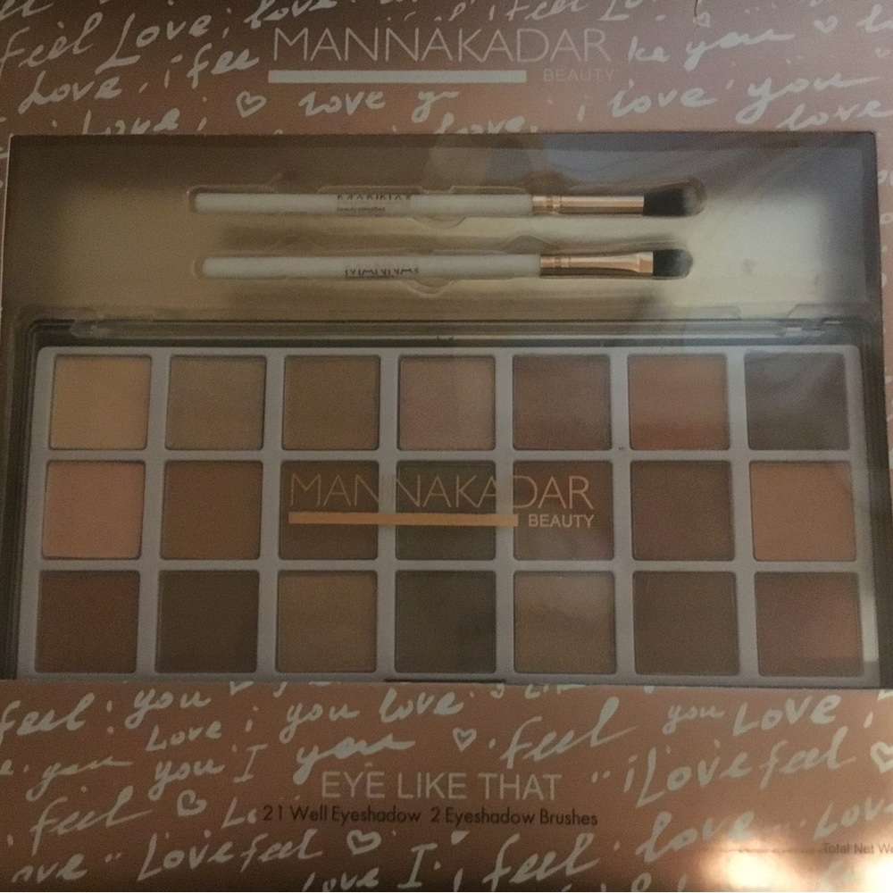 New eye shadow pallet with all necessary brushes